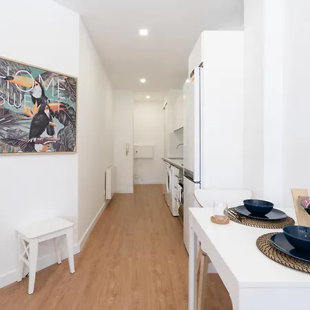 Host Wise - Modern Bright Apartment *