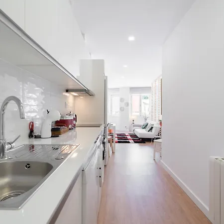 Host Wise - Modern Bright Apartment Porto