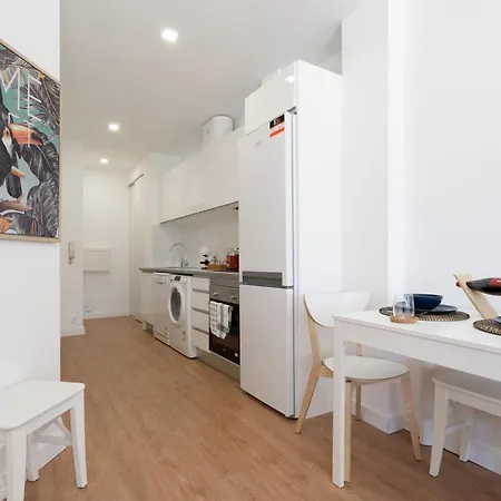 Host Wise - Modern Bright Apartment Porto