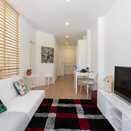 Host Wise - Modern Bright Apartment *