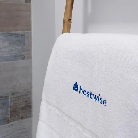 Host Wise - Modern Bright Porto