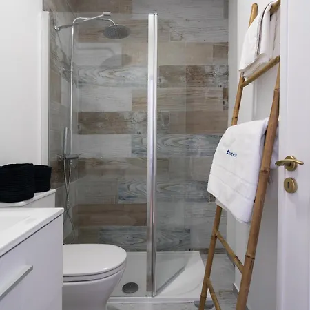 Host Wise - Modern Bright Apartment